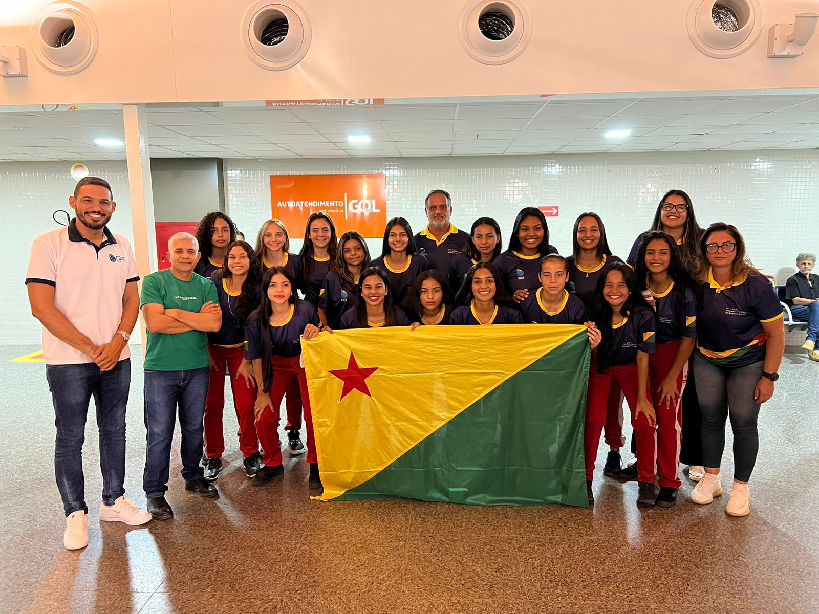 Seleção Acreana de Futebol Feminino embarca para o Tocantins, onde disputa o Brasileirão Escolar